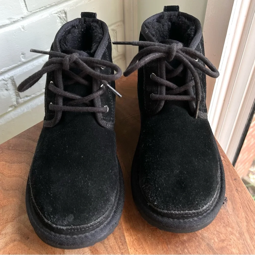 UGG Little Kid Neumel II Chukka Boot Black‎ 3 Unisex